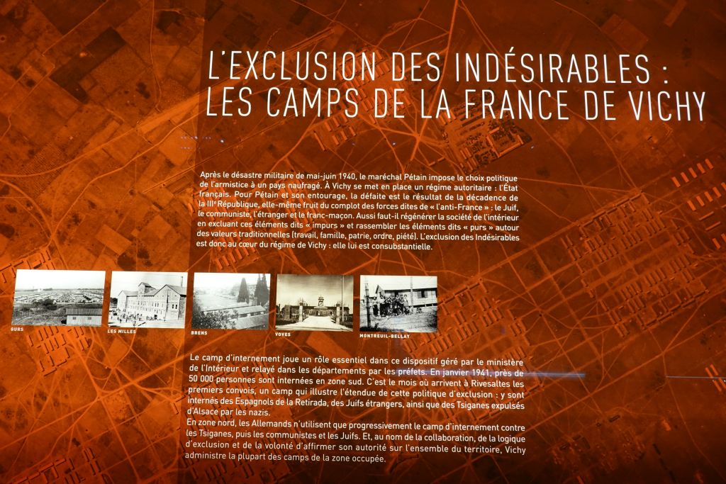 A partir de début 1941, sont aussi internés au Camp : juifs étrangers, tsiganes d'Alsace