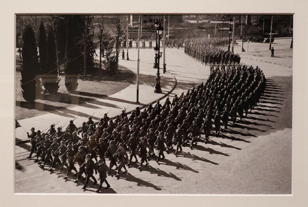 ...Le défilé de la Victoire des troupes italiennes le 20 février 1939