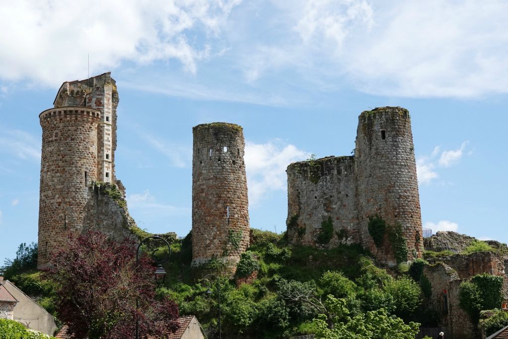 Vestiges de la forteresse médiévale, en cours de restauration