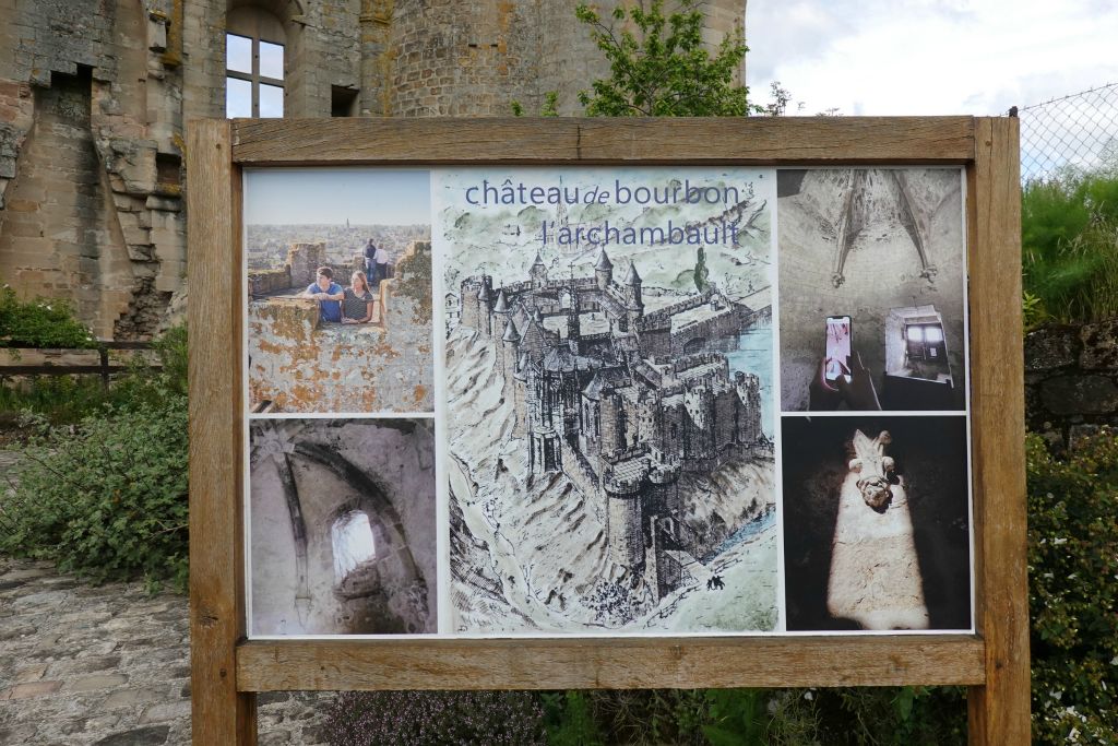 Quelques km plus loin,  le château de Bourbon l'Archambault