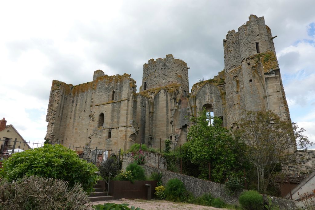  Château de Bourbon l'Archambault