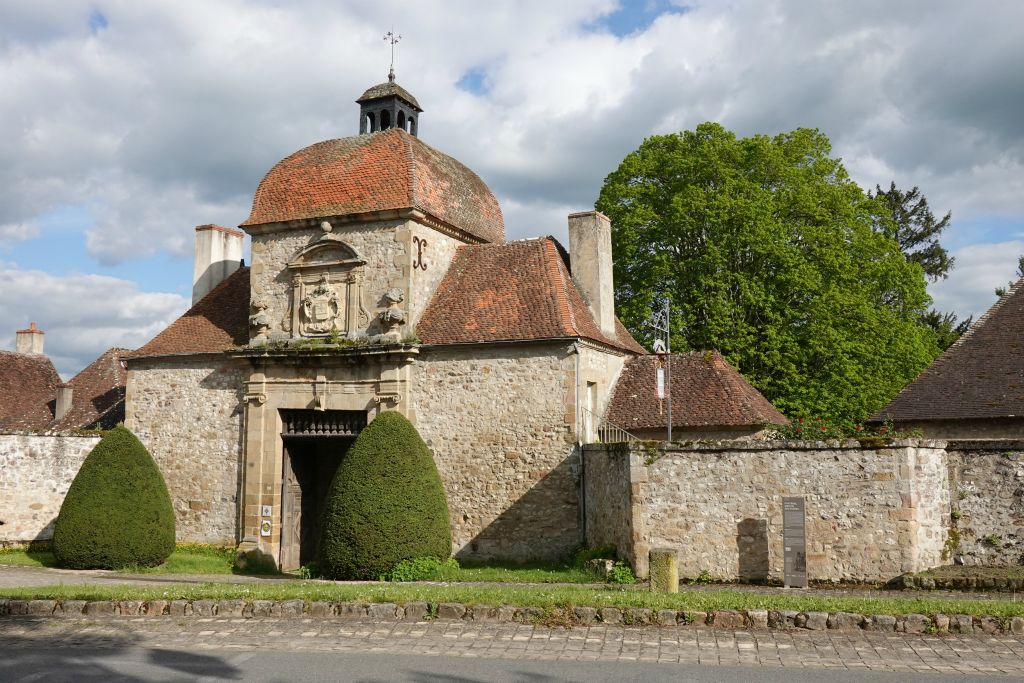 Entrée du prieuré clunisien 