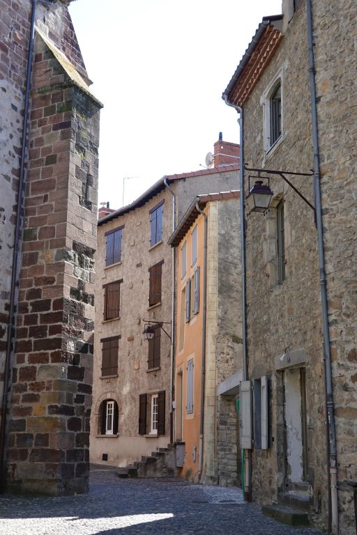 Ruelle longeant l'église