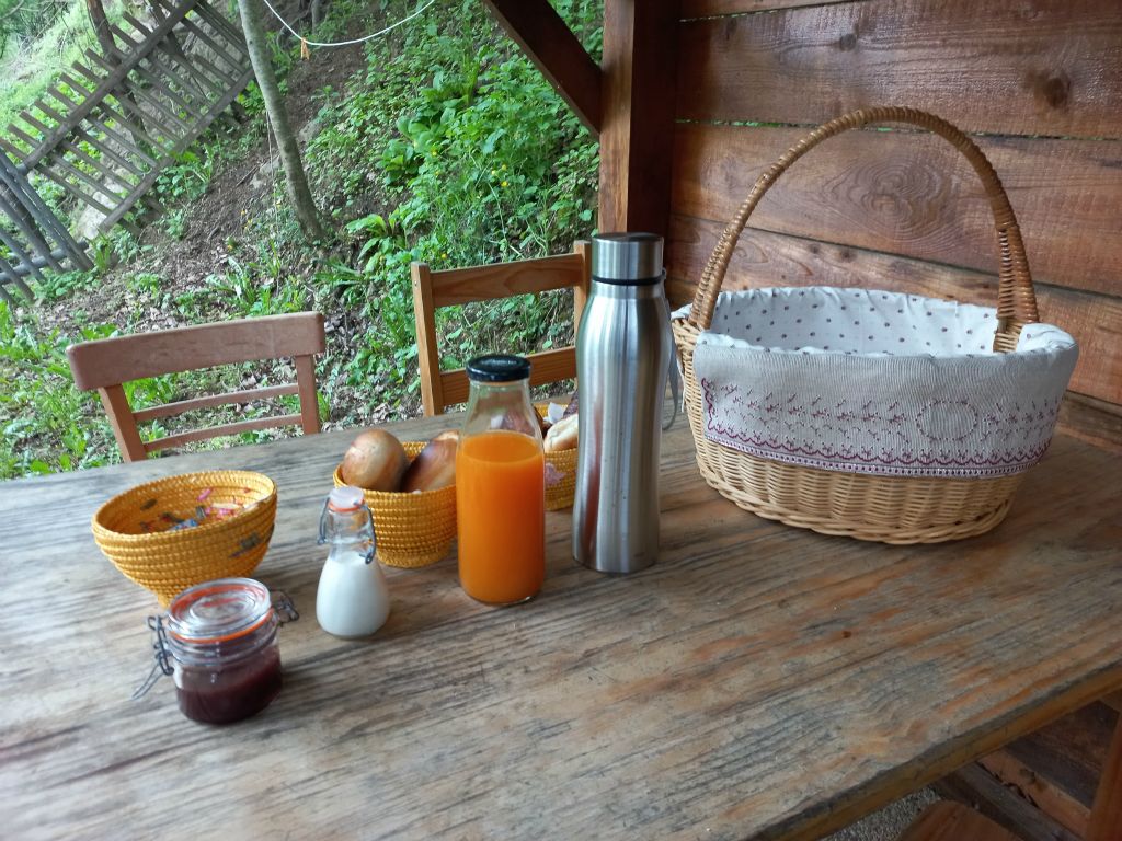 Petit déjeuner servi à domicile !