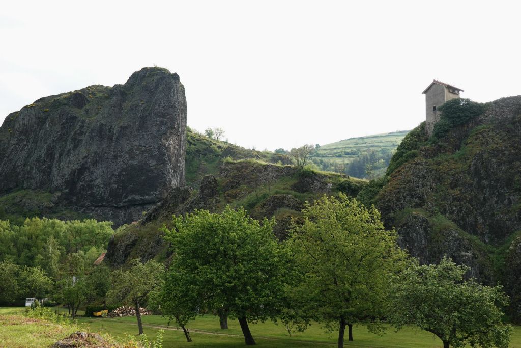 Dernière vue sur Prades et ses roches basaltiques, avant de faire du stop jusqu'à Lavoûte-Chilhac