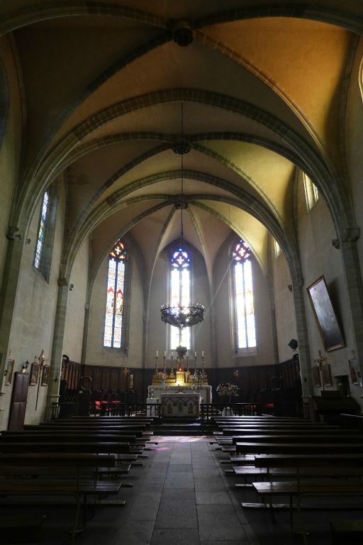 La nef de l'église Ste-Croix 