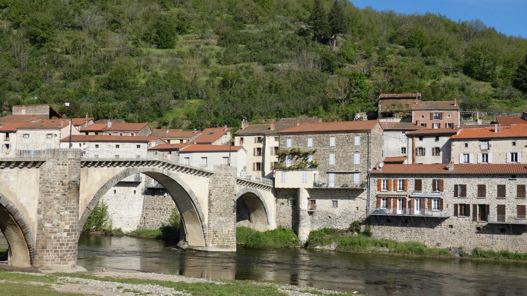 Retour à notre camion, en passant par le pont médiéval