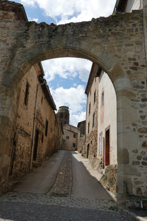 Porche d'entrée de Lavaudieu