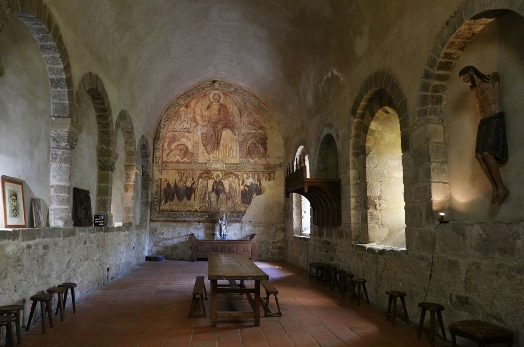 Le réfectoire du cloître (certainement l'ancienne chapelle) et son impressionnante peinture murale