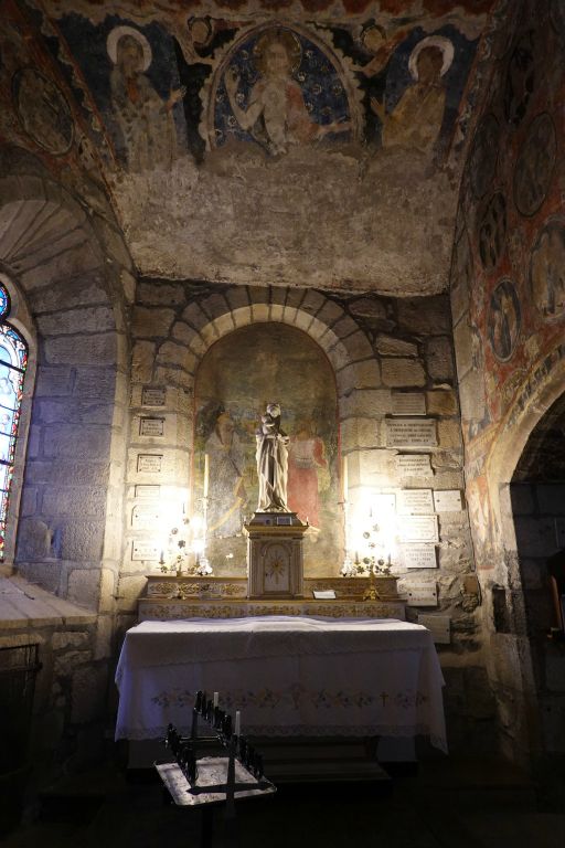 Chapelle de l'église, ornée de peintures 