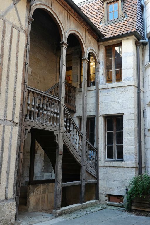 Rue des Forges, cour intérieure de la Maison Maillard