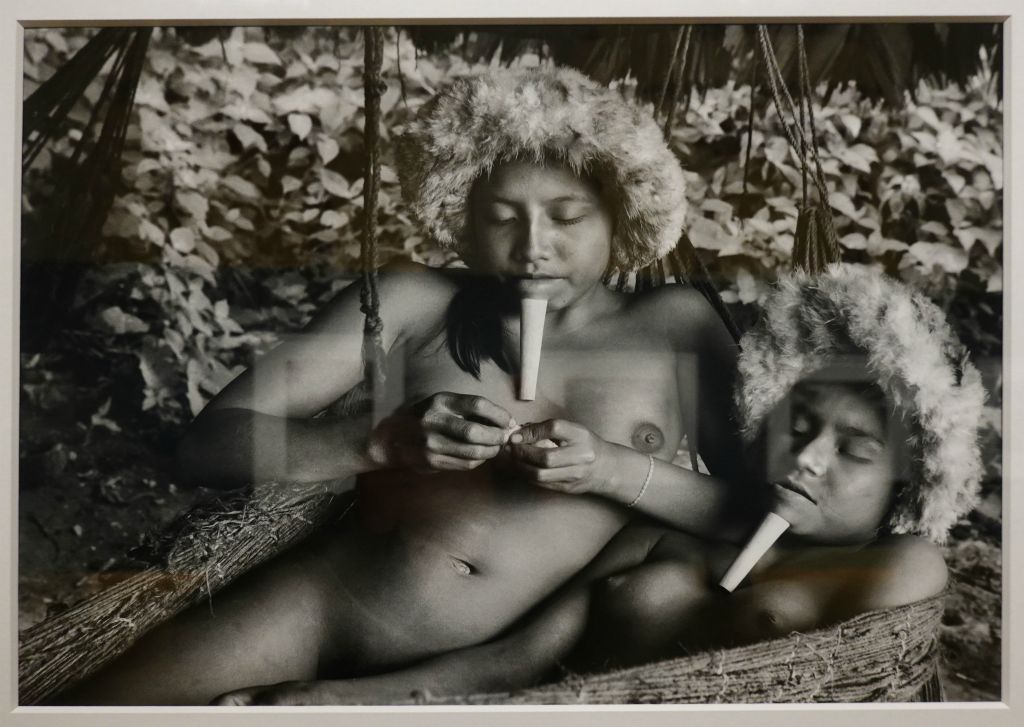 Les Zo'é portant un poturu (cheville de bois qui perce la lèvre inférieure), Brésil 2009