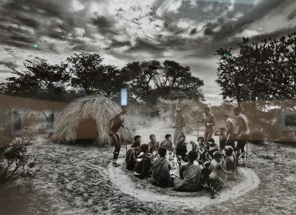 Danse en transe dans le désert de Kalahari, Botswana 2008