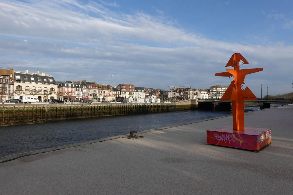 Vue sur Trouville séparée de Deauville par La Touques