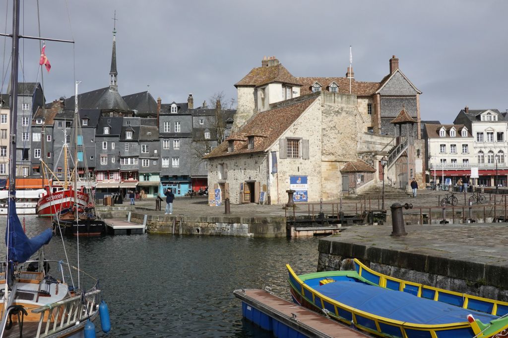 Vieux Bassin et la Lieutenance