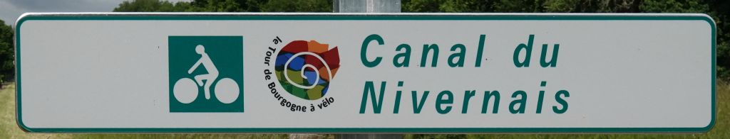 Pour débuter notre rando, nous suivrons le Canal du Nivernais d'Auxerre à Decize