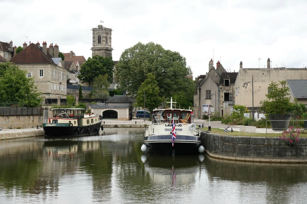 Port de Clamecy sur le canal du Nivernais