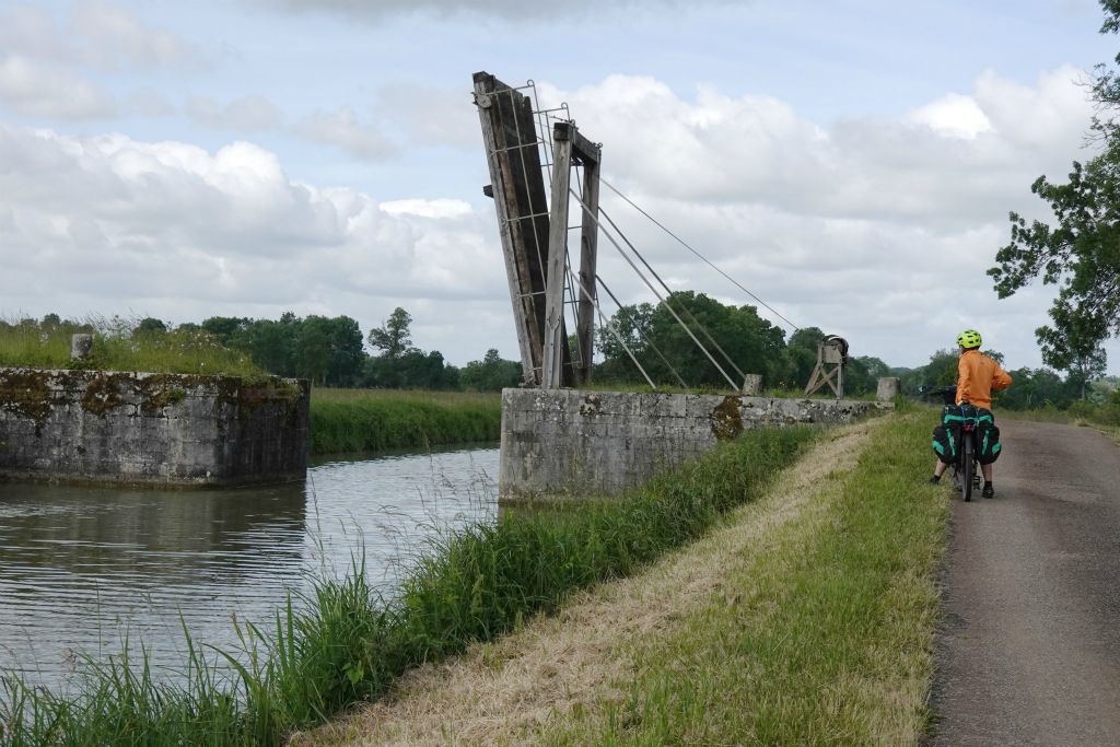 Vieux pont-levis tout en bois