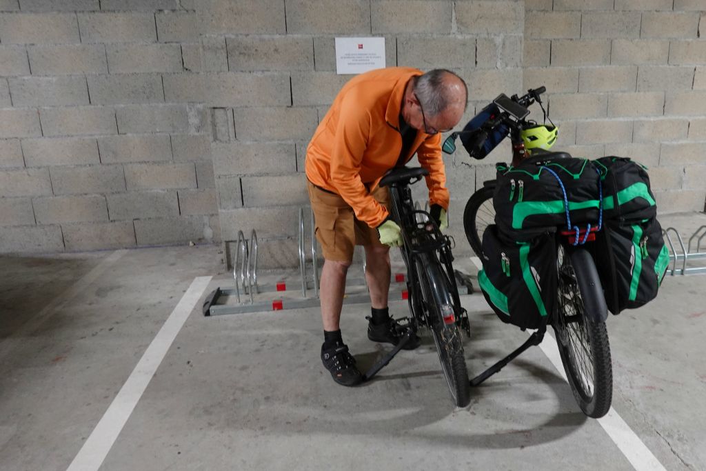 On peut même mettre nos vélos à l'abri dans le garage de l'hôtel