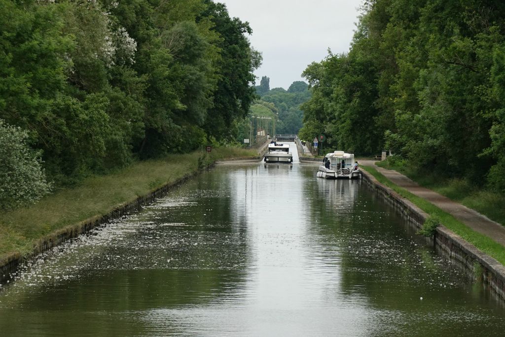 En revenant sur nos pas (vers Nevers), on traverse à nouveau le pont-canal du Guétin