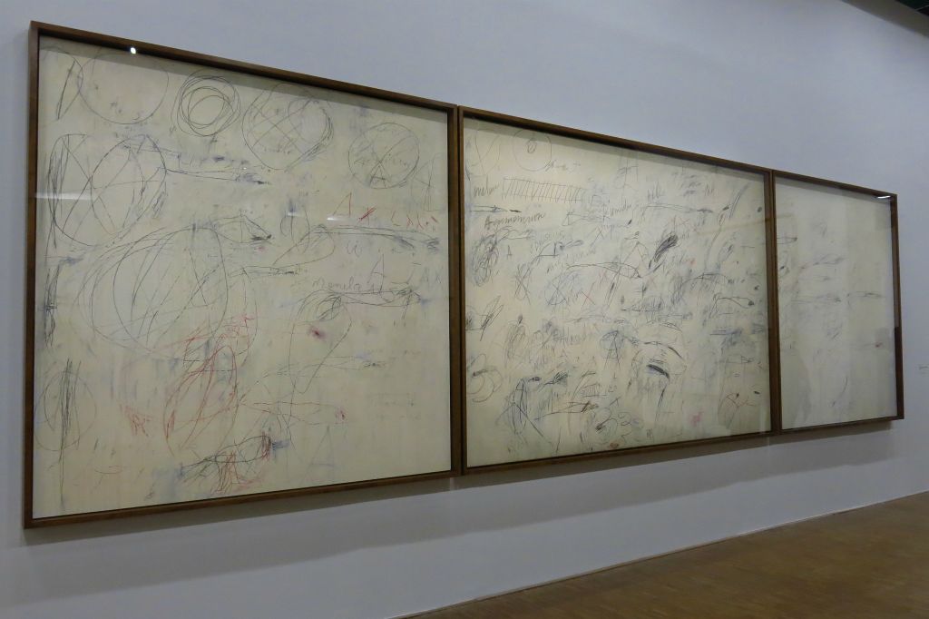 Ce triptyque , sur le même thème, est réalisé avec des mines de plomb et des crayons de couleur.