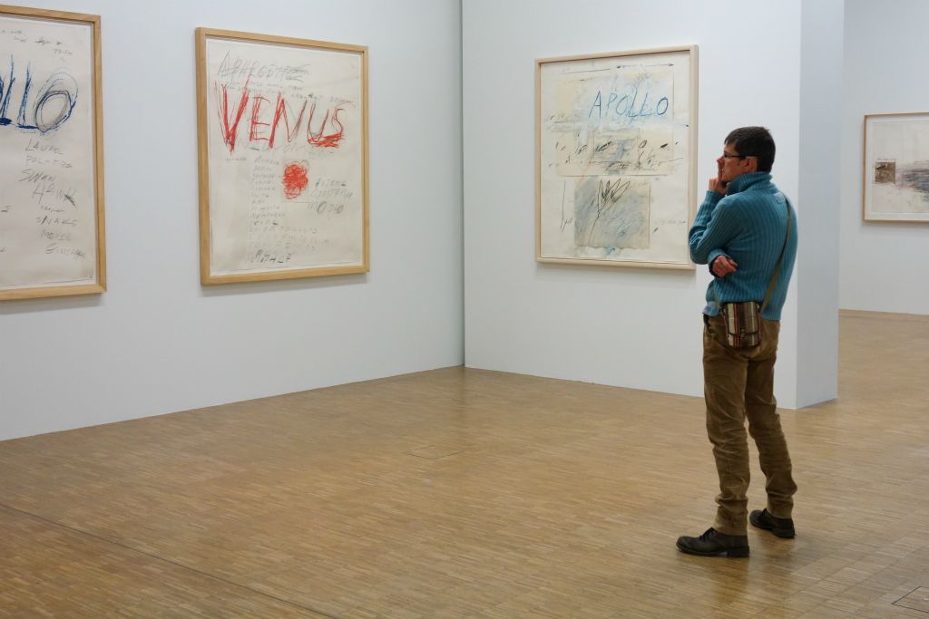 Revenons à nos peintures, enfin, celles de Twombly toujours aussi enigmatiques pour le public