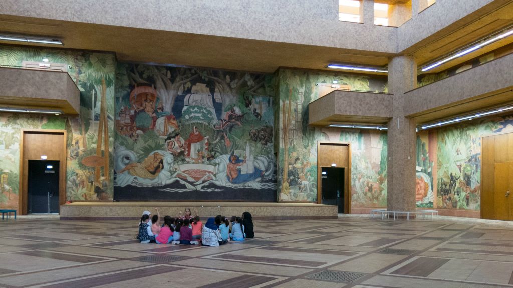 Visite commentée pour un petit groupe d'enfants