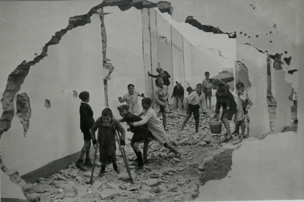 à Séville en 1933, photo de Henri Cartier-Bresson 